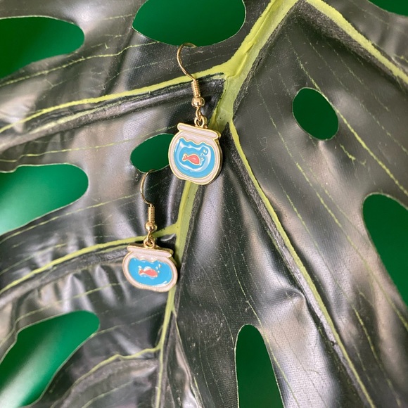 Cute funky Fish in a bowl gold enamel earrings - Picture 6 of 7